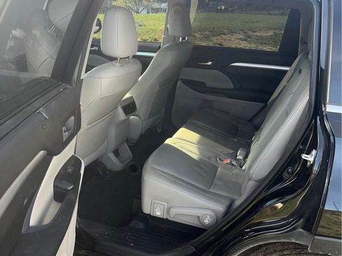Used 2015 Toyota Highlander XLE AWD/4WD image 16