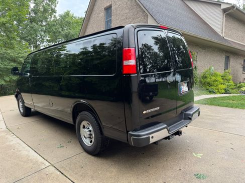 Used 2023 Chevrolet Express 3500 LS w/ Chrome Appearance Package RWD image 4