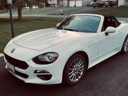 Used 2019 FIAT 124 Spider Classica w/ Technology Group RWD image 1