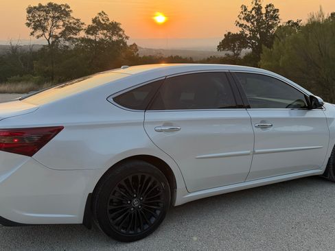Used 2016 Toyota Avalon Touring image 1