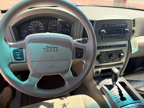 Used 2005 Jeep Grand Cherokee Laredo AWD/4WD image 8