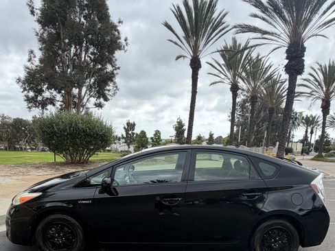 Used 2013 Toyota Prius Two FWD image 2