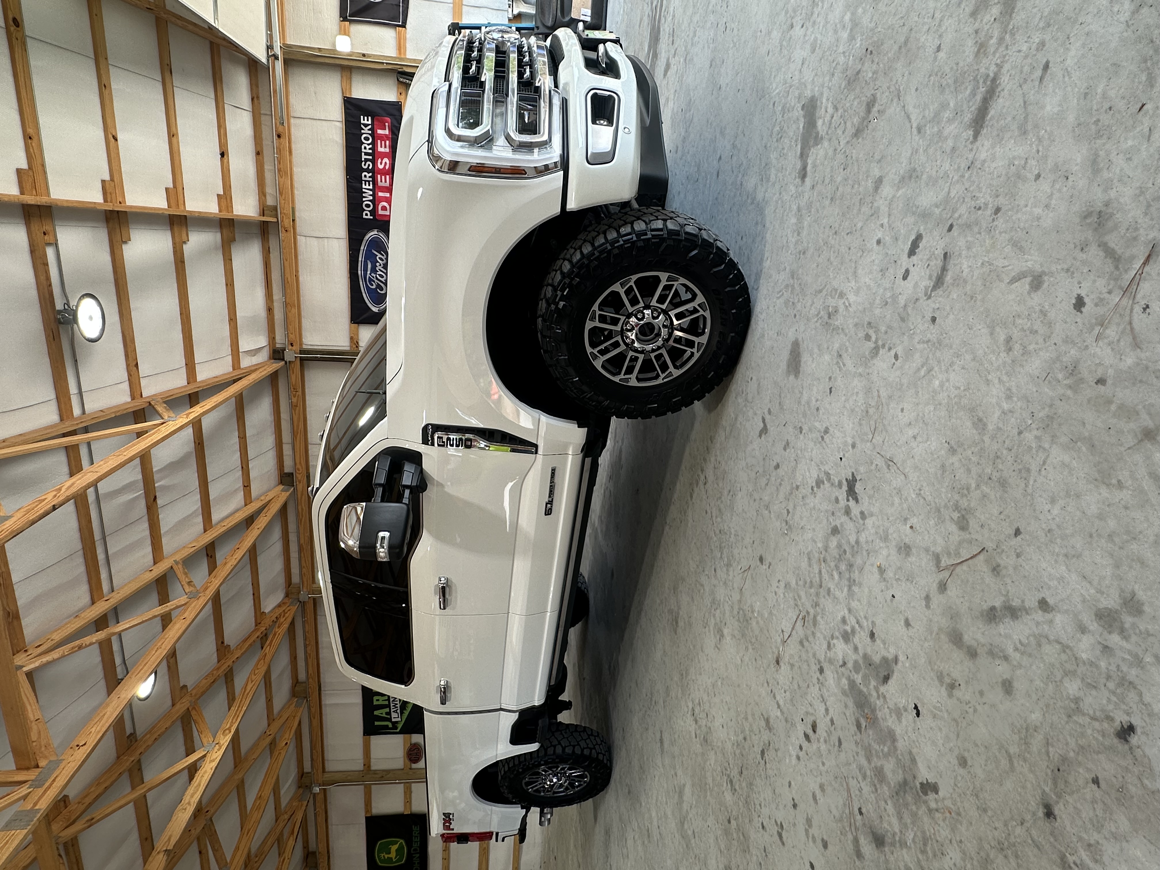 Used 2024 Ford F250 Platinum w/ FX4 Off-Road Package AWD/4WD image 1
