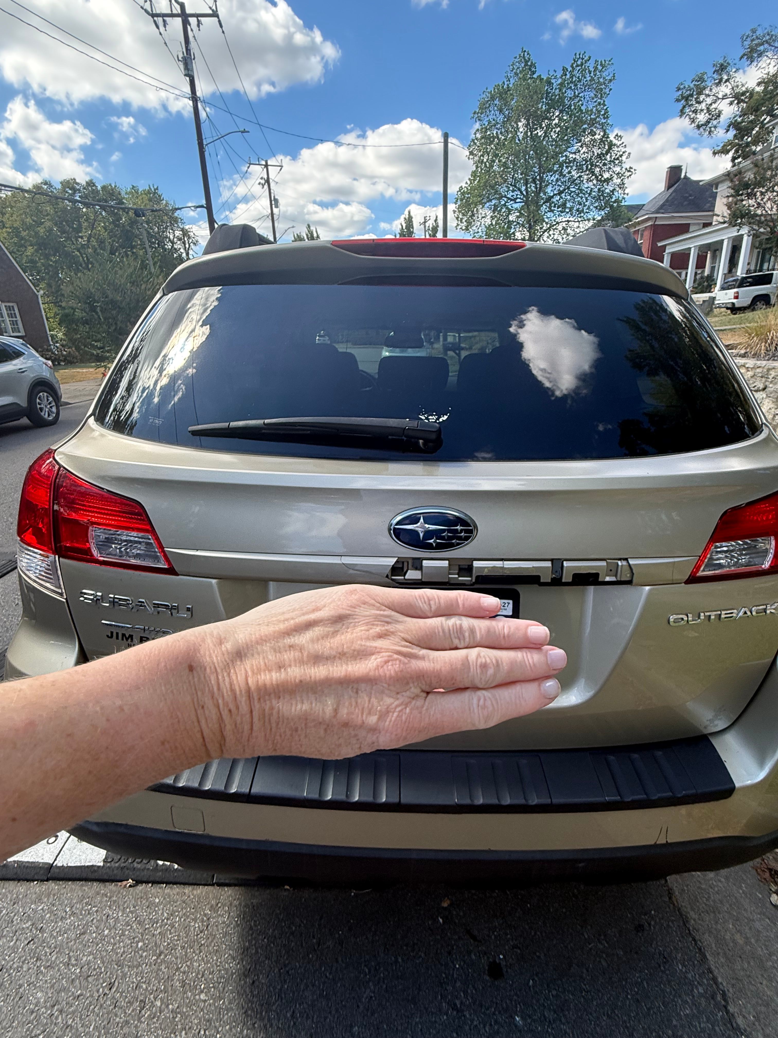 Used 2010 Subaru Outback 2.5i Premium AWD/4WD image 5