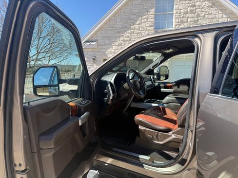 Used 2022 Ford F350 King Ranch w/ Chrome Package image 8