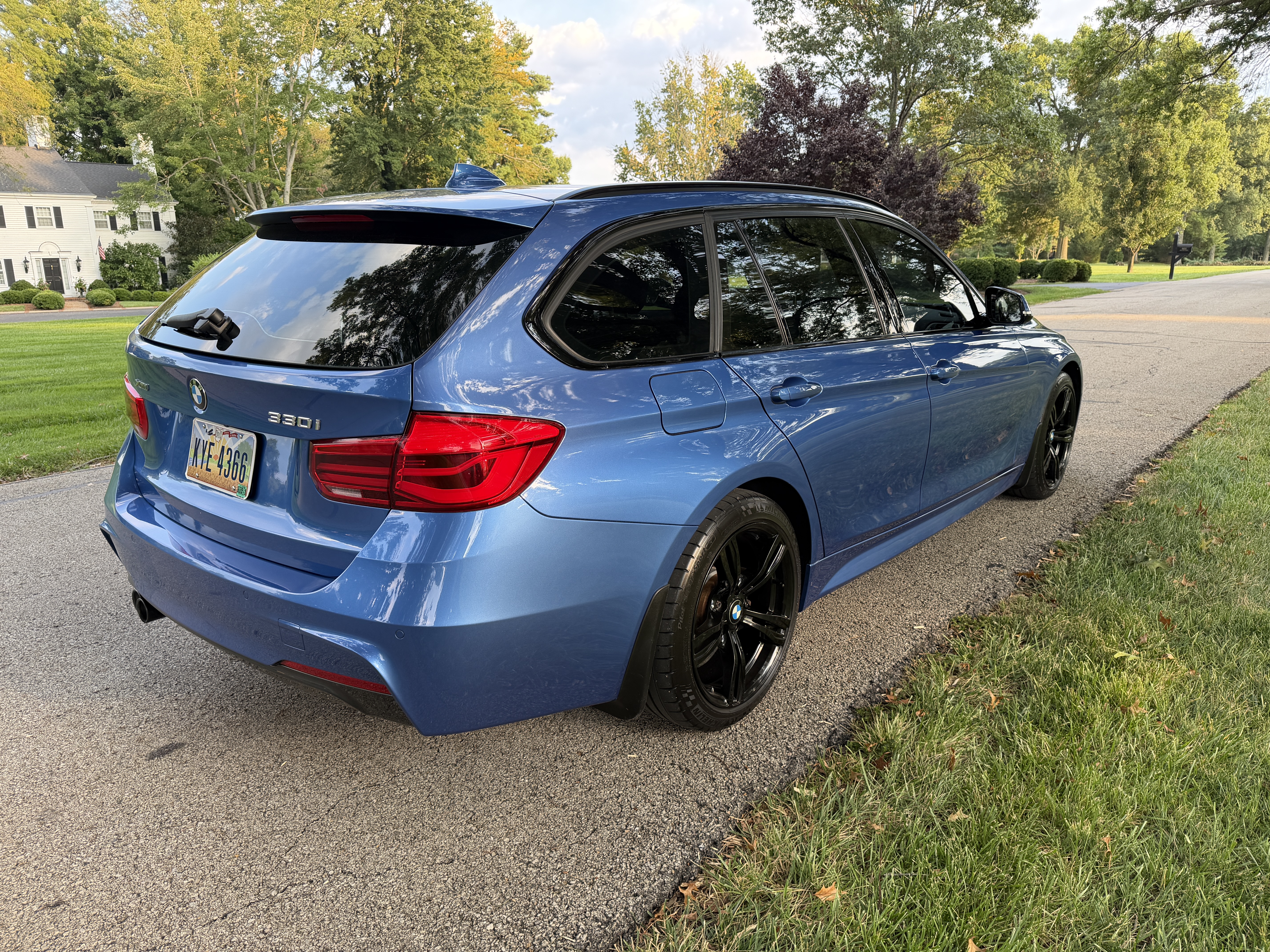 Used 2018 BMW 330i xDrive Wagon AWD/4WD image 6