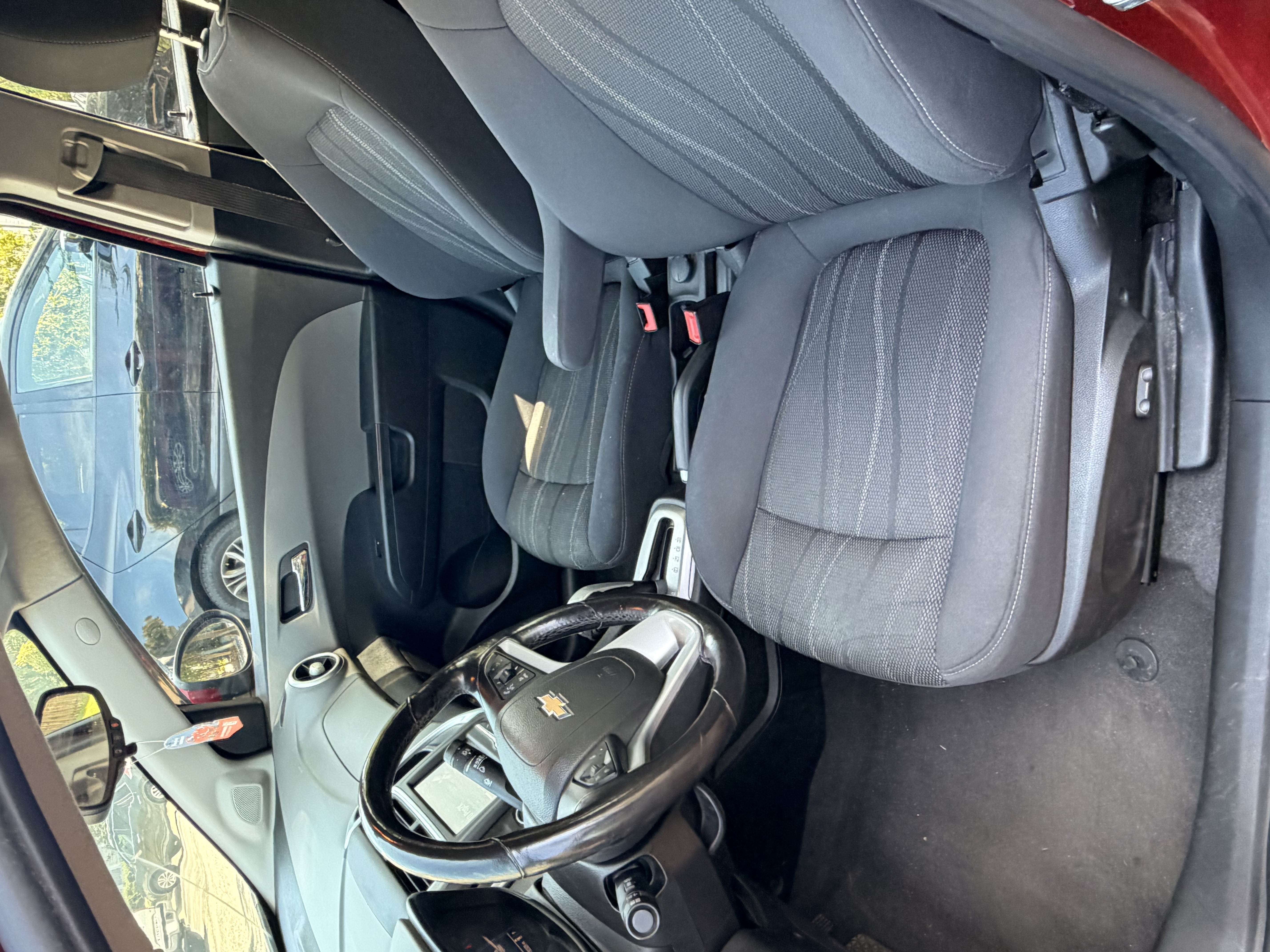Used 2017 Chevrolet Sonic LT w/ Convenience Package FWD image 9