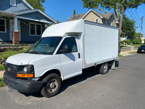 Used 2009 Chevrolet Express 3500 RWD image 1