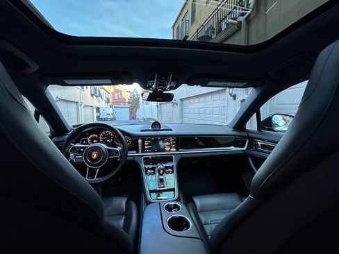 Used 2017 Porsche Panamera 4S image 9