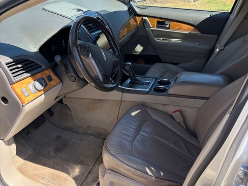 Used 2014 Lincoln MKX Sport Utility 4D w/ Equipment Group 102A image 8