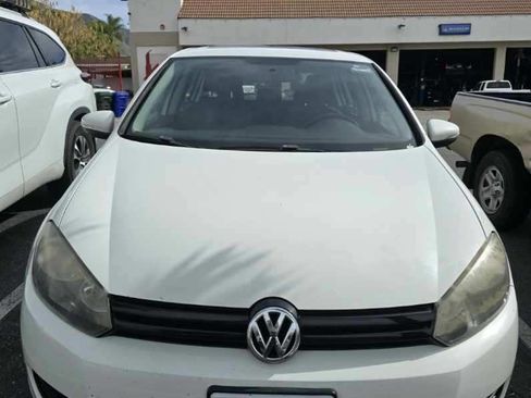 Used 2011 Volkswagen Golf 4-Door image 1