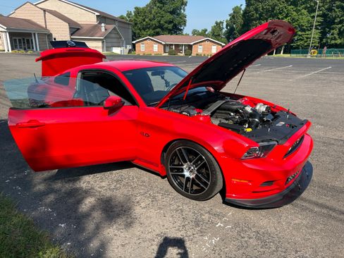 Used 2014 Ford Mustang GT RWD image 12