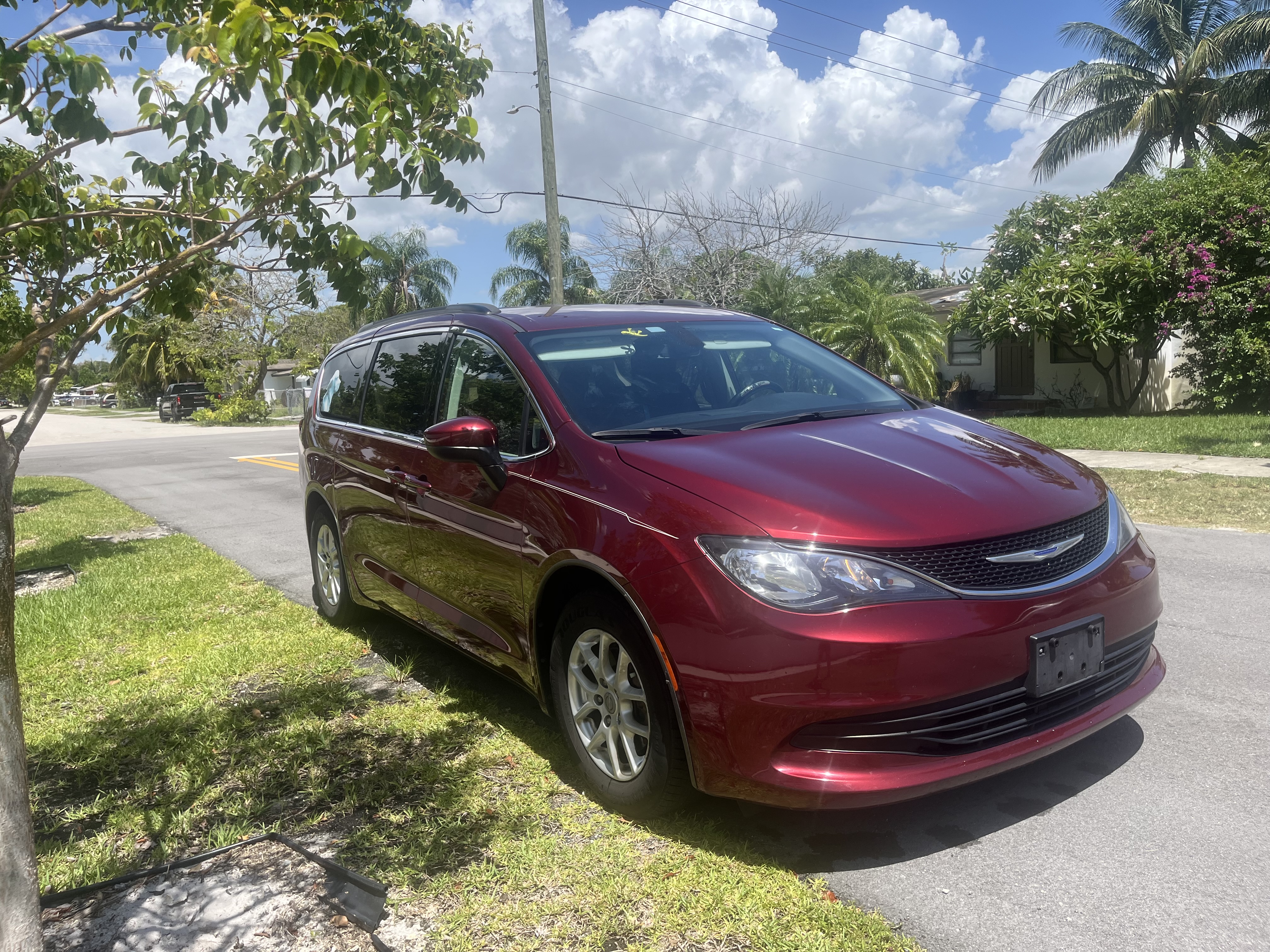 Used 2020 Chrysler Voyager Lxi FWD image 1