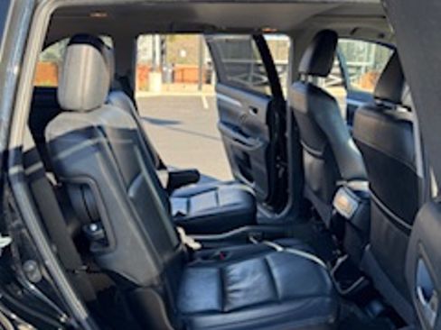 Used 2019 Toyota Highlander XLE image 24