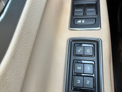 Used 2017 Jaguar XF Premium RWD image 20