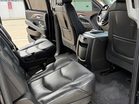 Used 2019 Cadillac Escalade ESV Luxury image 8