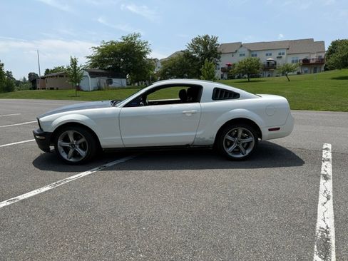 Used 2005 Ford Mustang Premium RWD image 22