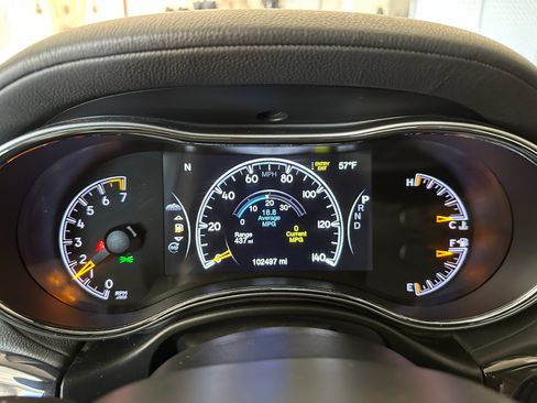 Used 2019 Jeep Grand Cherokee Overland AWD/4WD image 9