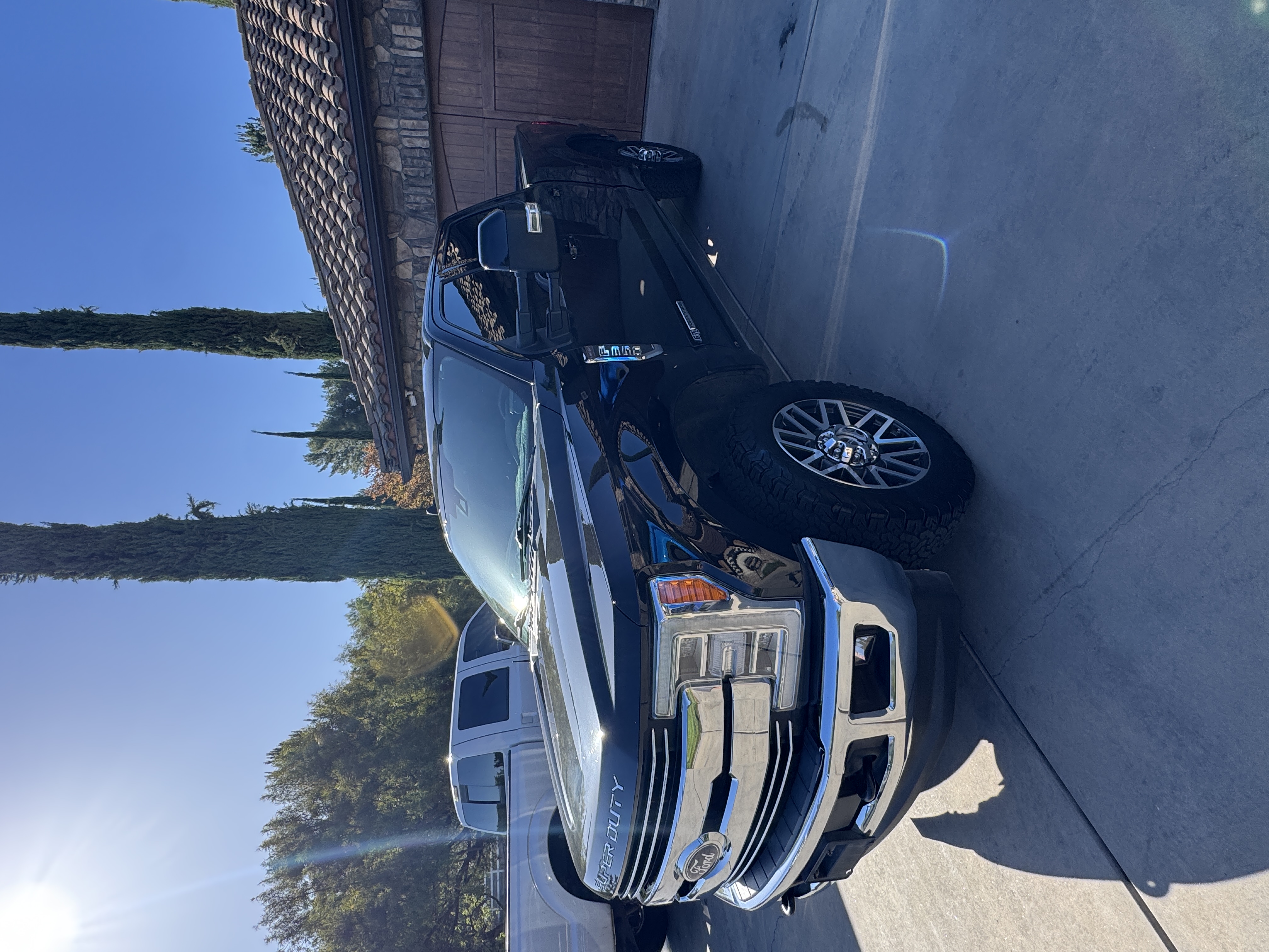 Used 2019 Ford F350 Lariat w/ Lariat Ultimate Package AWD/4WD image 4