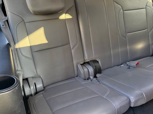 Used 2016 Chevrolet Suburban LT image 24