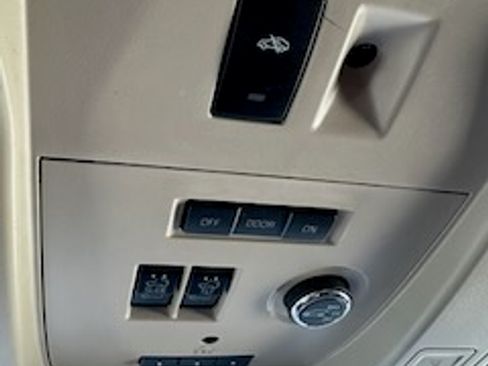 Used 2016 Cadillac Escalade Luxury AWD/4WD image 15