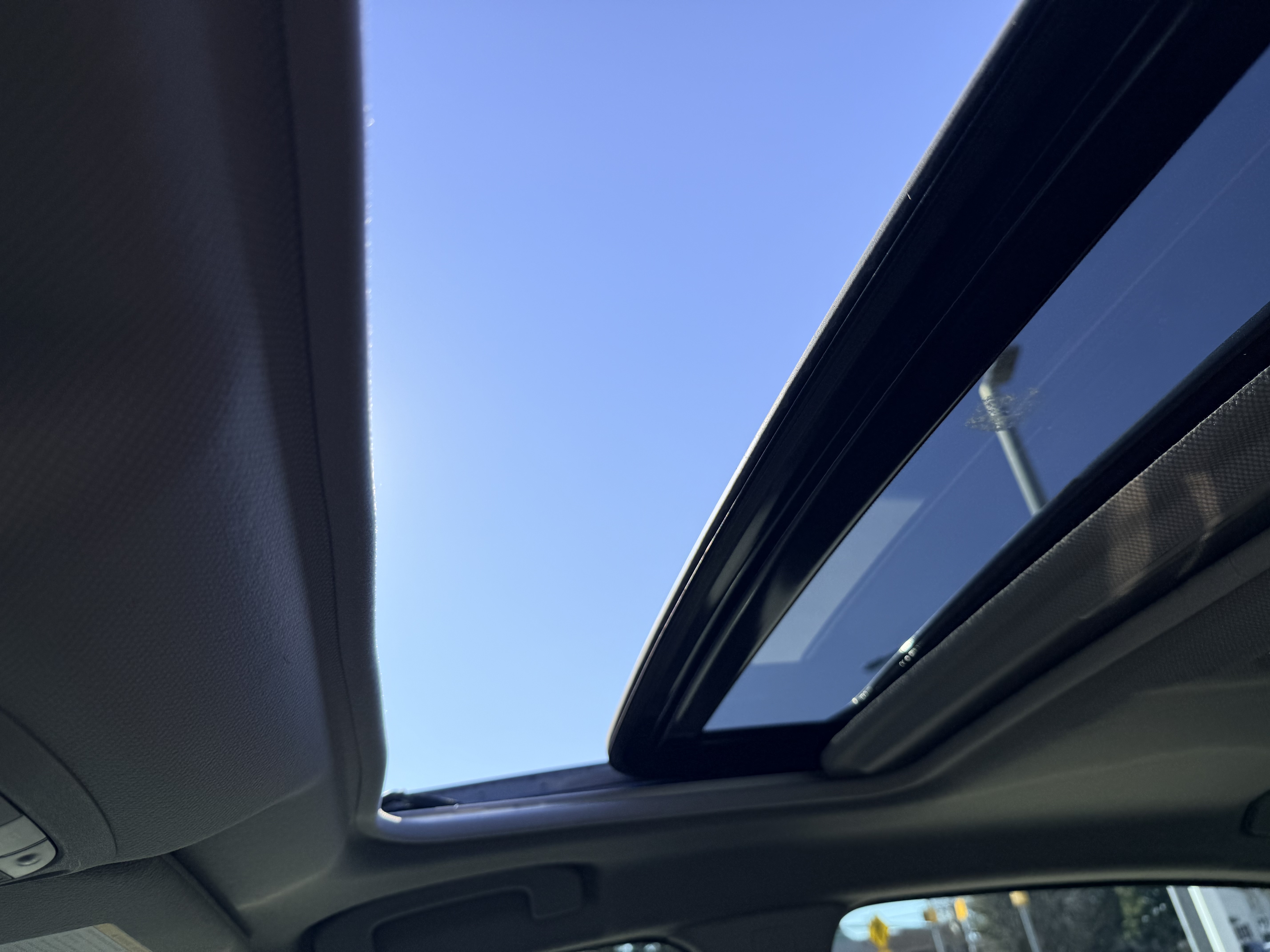 Used 2019 Nissan Sentra SV w/ Special Edition Package FWD image 1