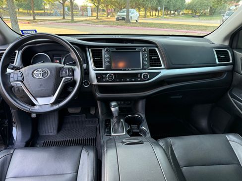 Used 2018 Toyota Highlander XLE FWD image 23