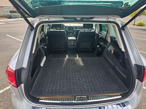 Used 2016 Volkswagen Touareg Sport image 15