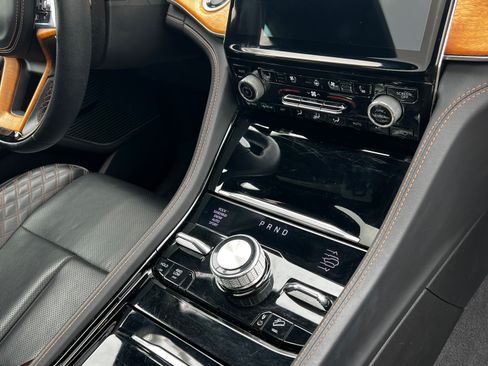 Used 2022 Jeep Grand Cherokee Summit AWD/4WD image 10