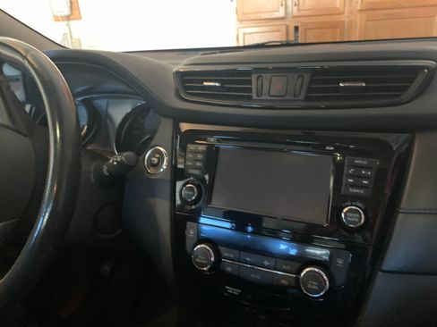 Used 2017 Nissan Rogue SV w/ HEV Premium Package image 14