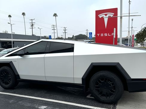 Used 2024 Tesla Cybertruck AWD Crew Cab image 1
