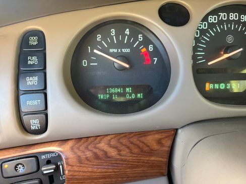 Used 2001 Buick Le Sabre Custom w/ Luxury Pkg FWD image 10