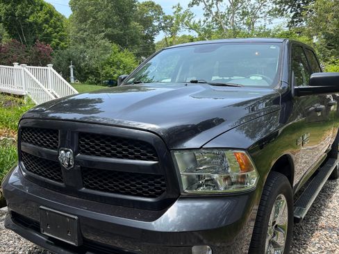 Used 2018 RAM 1500 Express w/ Express Value Package AWD/4WD image 4