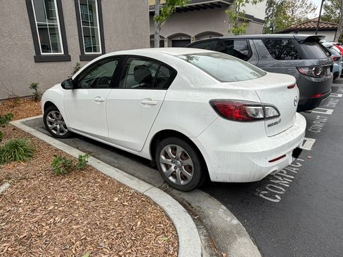 Used 2013 MAZDA MAZDA3 i Sport FWD image 12