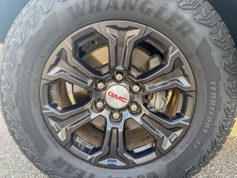 Used 2024 GMC Canyon Elevation w/ Elevation Premium Package image 5