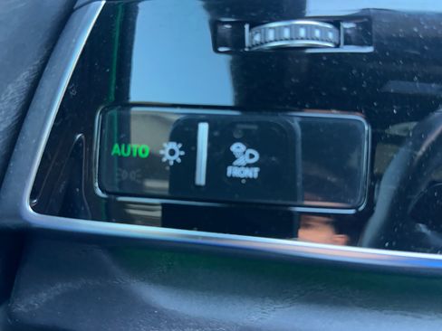 Used 2019 Audi Q8 Prestige image 32