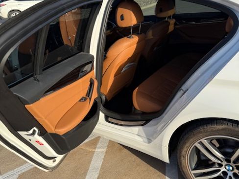 Used 2021 BMW 530e w/ Premium Package image 14