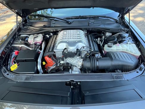 Used 2016 Dodge Challenger SRT Hellcat RWD image 5