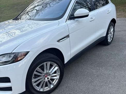 Used 2017 Jaguar F-PACE Prestige image 4