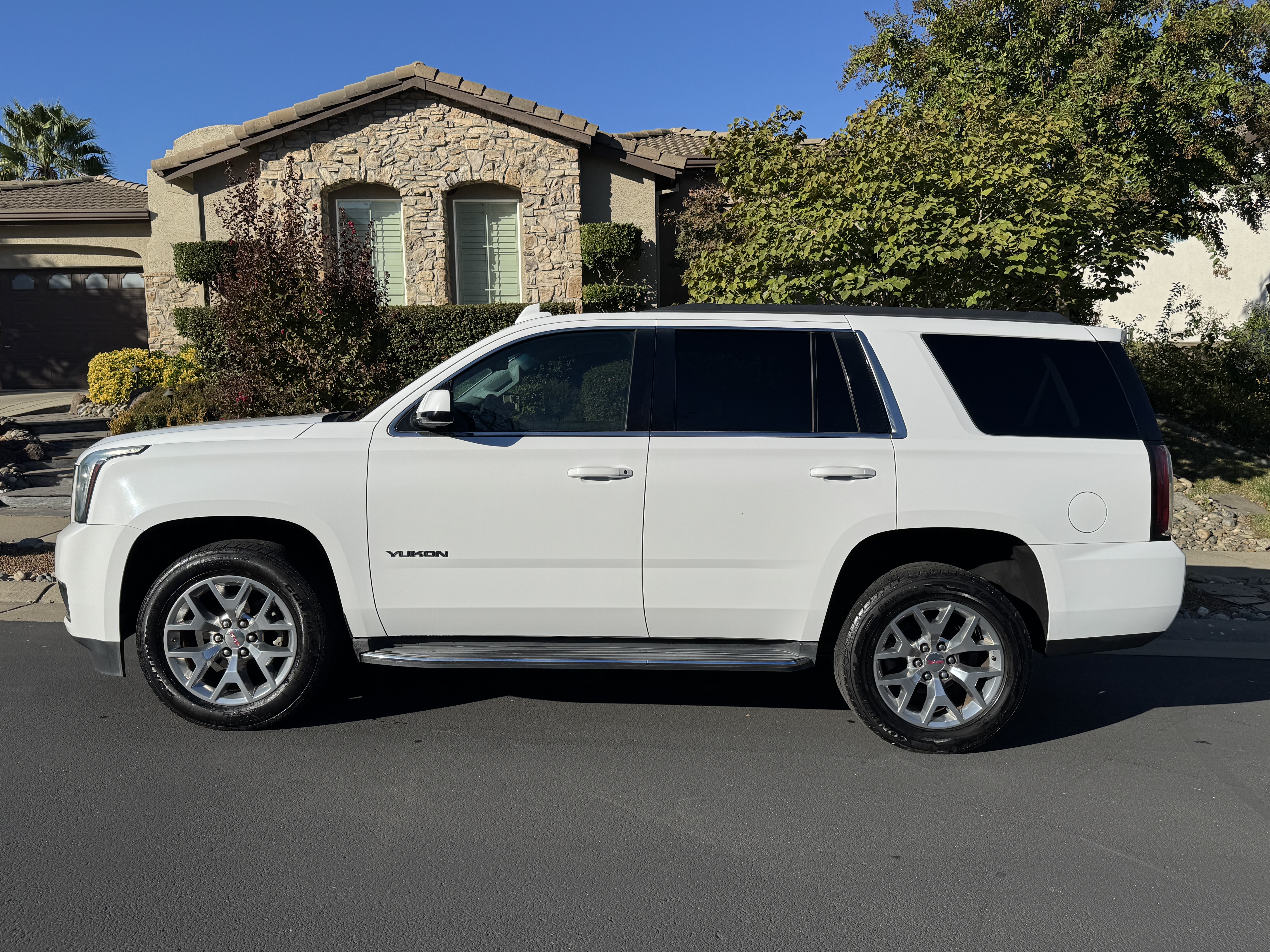 Used 2018 GMC Yukon SLE RWD image 9