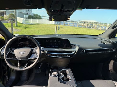 Used 2025 Cadillac Lyriq Luxury RWD image 16
