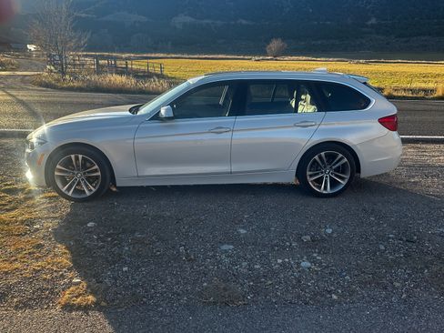 Used 2018 BMW 330i xDrive Wagon w/ Premium Package image 4