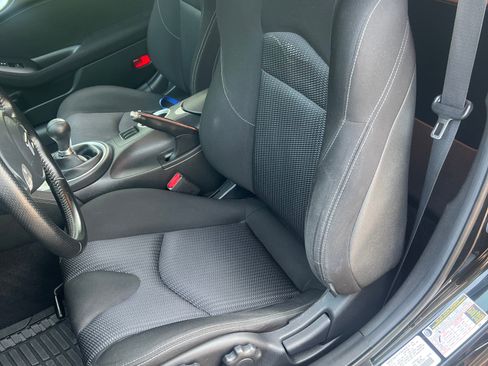 Used 2010 Nissan 370Z Coupe RWD image 9