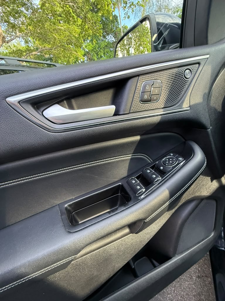 Used 2020 Ford Edge Titanium FWD image 11