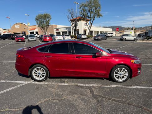 Used 2019 Ford Fusion Energi Titanium image 9