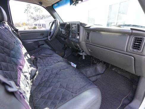 Used 2005 Chevrolet Silverado 1500 W/T image 9