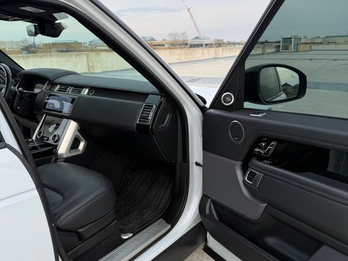 Used 2020 Land Rover Range Rover HSE image 15