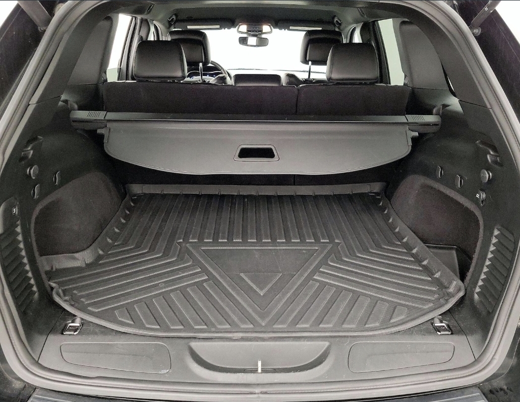 Used 2017 Jeep Grand Cherokee Altitude AWD/4WD image 15