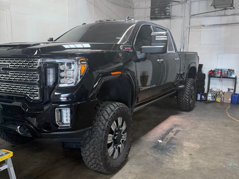 Used 2022 GMC Sierra 2500 Denali w/ Denali Ultimate Package AWD/4WD image 2