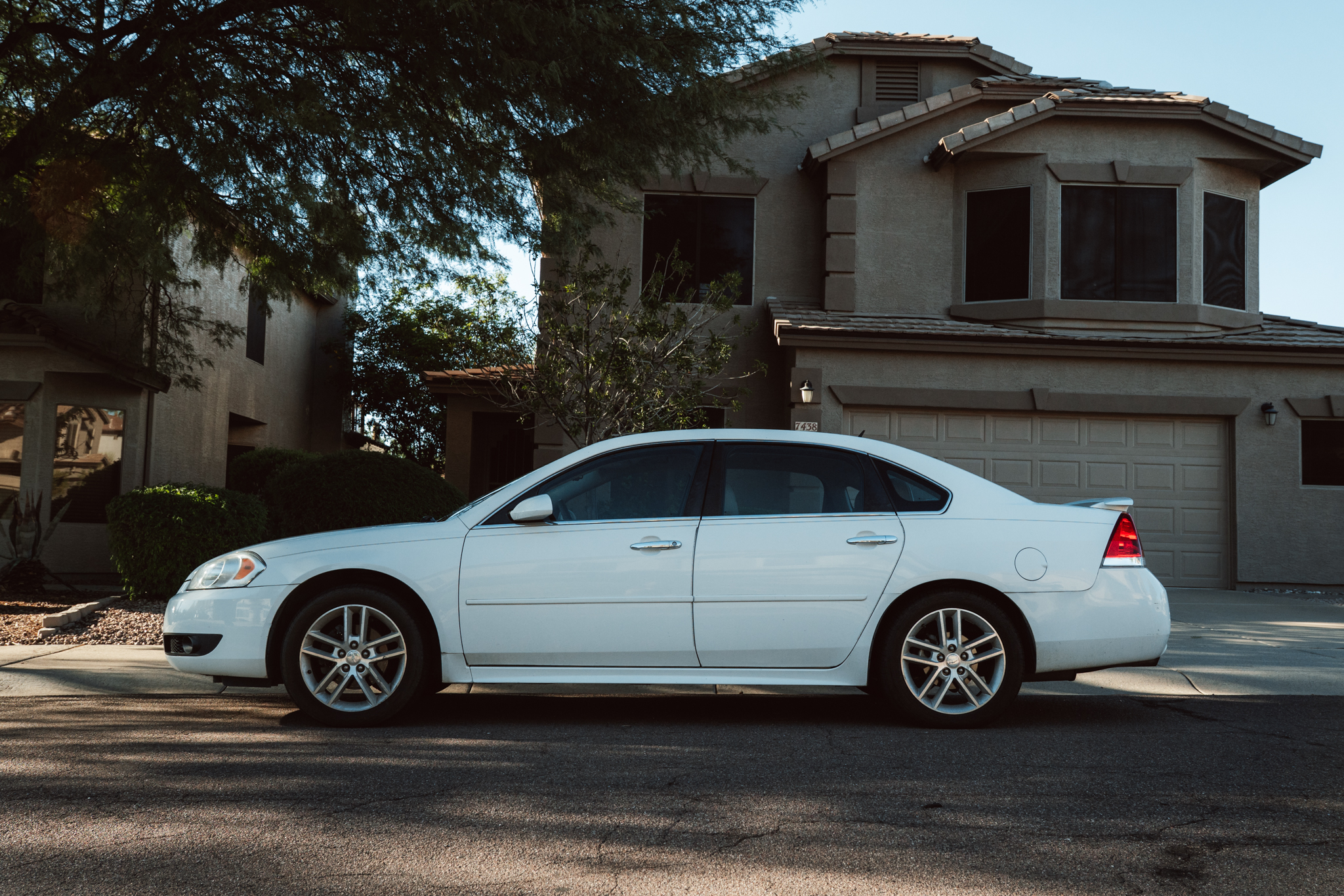 Used 2012 Chevrolet Impala LTZ FWD image 2